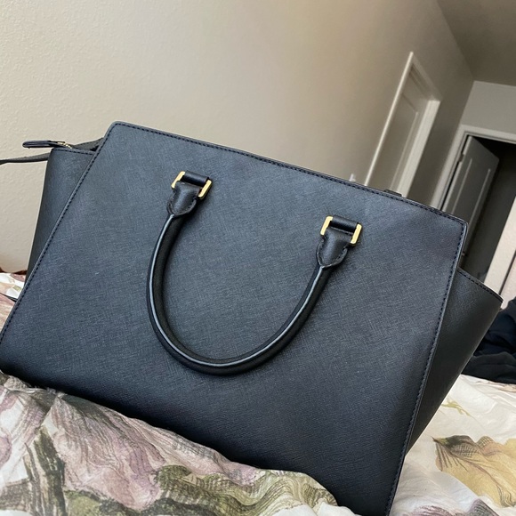 Michael Kors Selma Satchel Bag (Large) - Picture 3 of 7